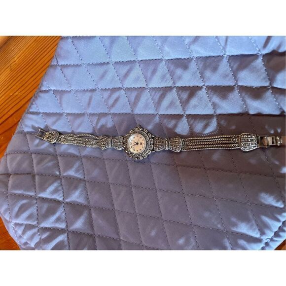 Lady"s Jaclyn Smith Watch - Picture 1 of 4